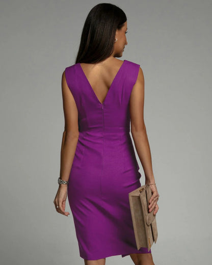 Elegant Fitted Dress with V-Neckline